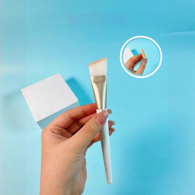 Keqi korektoriaus šepetėlių rinkinys — nešiojamas, sintetiniai pluoštai, medinė rankena, nešiojimo krepšys