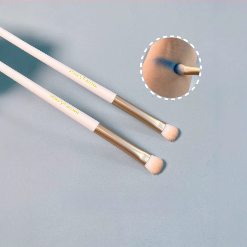 Keqi korektoriaus šepetėlių rinkinys — nešiojamas, sintetiniai pluoštai, medinė rankena, nešiojimo krepšys