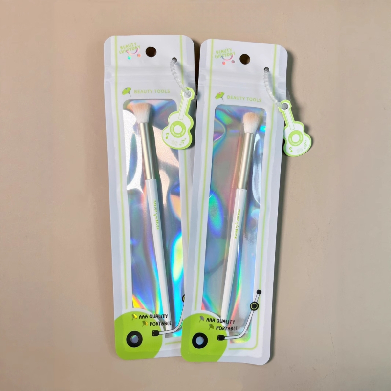 Keqi korektoriaus šepetėlių rinkinys — nešiojamas, sintetiniai pluoštai, medinė rankena, nešiojimo krepšys