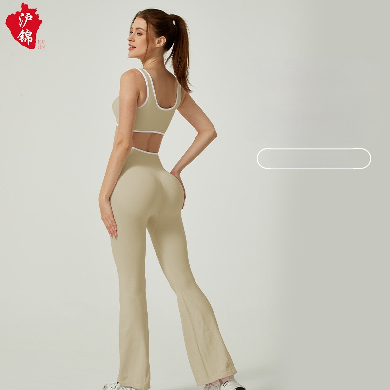 Jooga riietuse komplekt: kõrge vöökohaga legginid risttükk-dizainiga; seljatoega sporttop diamentne kaelusega; ilma varrukateta, vööjoone pikkus; materjal: nailon/spandeks.