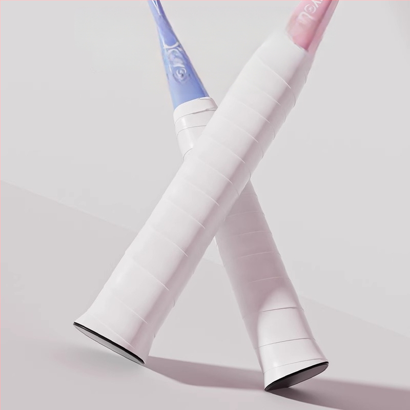 Youyou badminton raketė su anglies pluošto rėmu, svoris 95-100 g, rankenos storis G2, vidutinio kietumo raketės strypas, logotipo spausdinimas galimas, pritaikymas