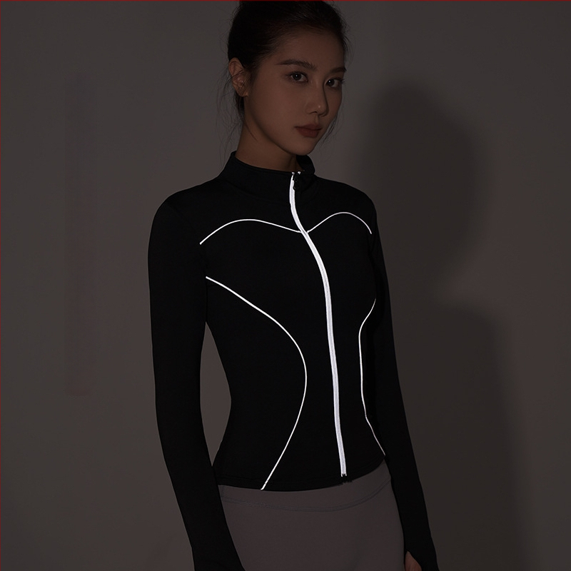 Moteriška atšvaitinė bėgimo striukė su stovinčia apykakle, ilgomis rankovėmis, linijų raštas, poliesterio-spandekso mišinys