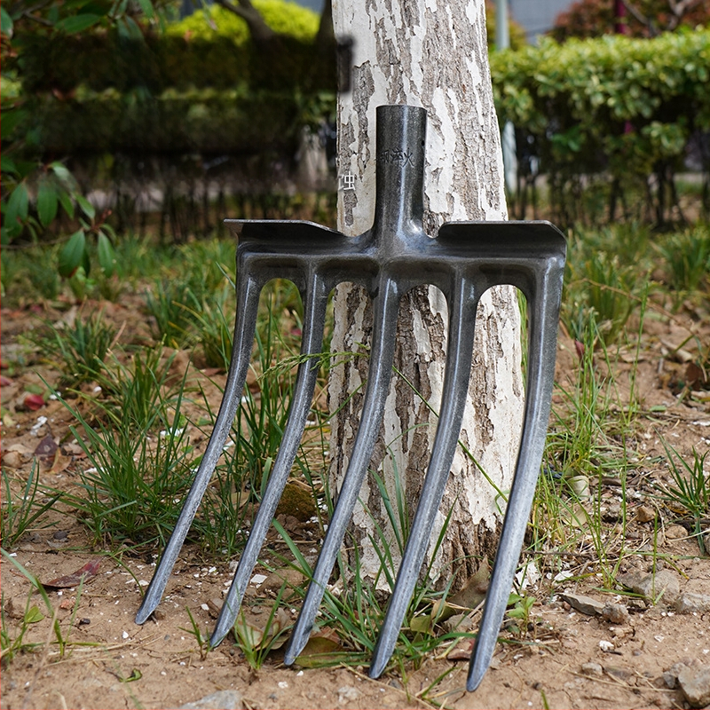 Dirvos purenkimo šakutė su keturiais dantimis, mangano plienas