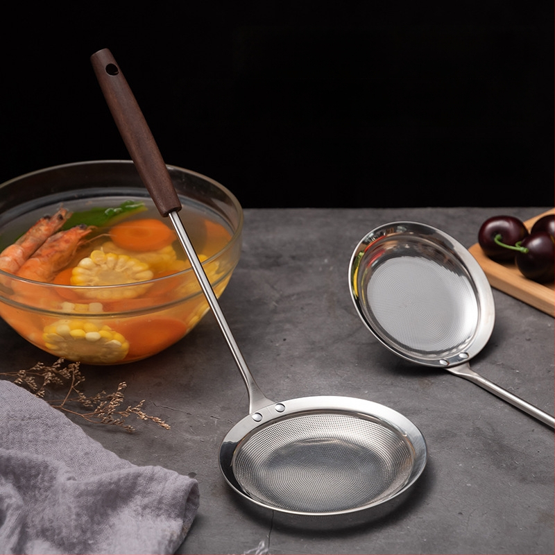 316 nerūdijančio plieno tirštėjantis putų šaukštas su medine rankena – keptuvės tinklo sietas