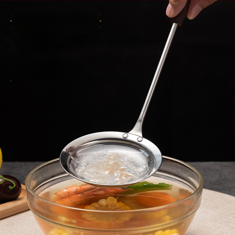 316 nerūdijančio plieno tirštėjantis putų šaukštas su medine rankena – keptuvės tinklo sietas