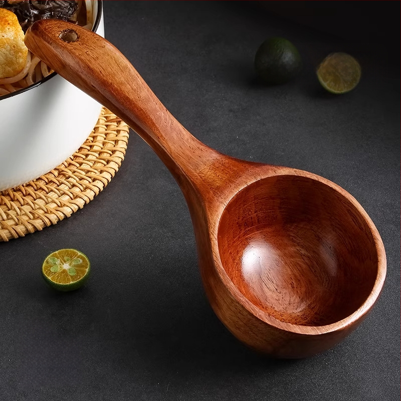 Virtuvės šaukštas su mediniu kotu, modernus minimalistinis stilius, ilgas kotas, tinkamas makaronams ir sriuboms