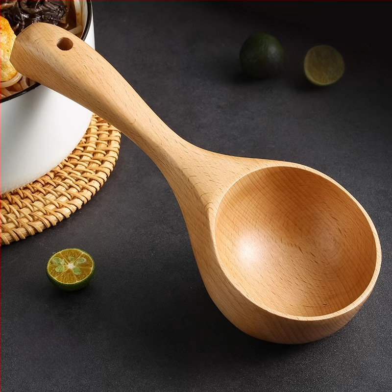 Virtuvės šaukštas su mediniu kotu, modernus minimalistinis stilius, ilgas kotas, tinkamas makaronams ir sriuboms