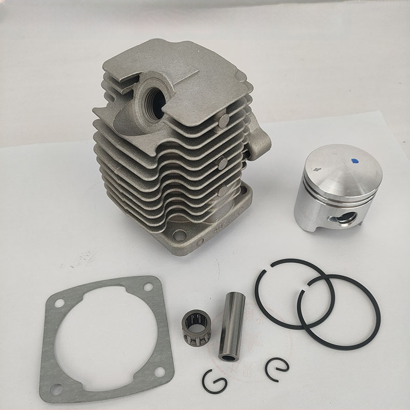 40F-6 benzininiam varikliui cilindrų rinkinys: cilindro blokas, stūmoklio žiedas, cilindro įdėklas žolės pjovimo įrankiui