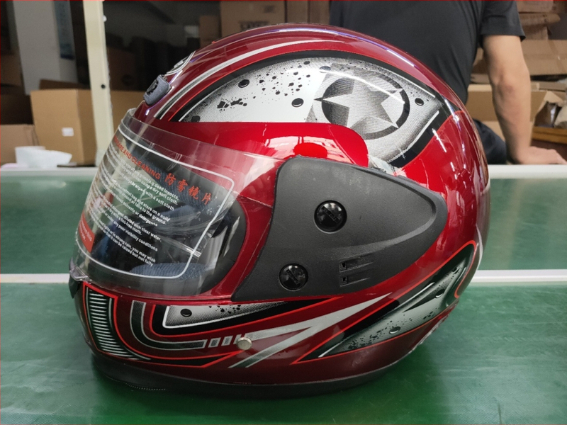 Hengle polipropileninis pilno veido šalmas suaugusiems elektriniam paspirtukui