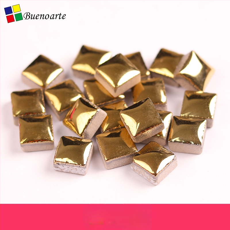 Rankų darbo keraminiai mozaikos fragmentai, nereguliarios formos, glazūruotas paviršius