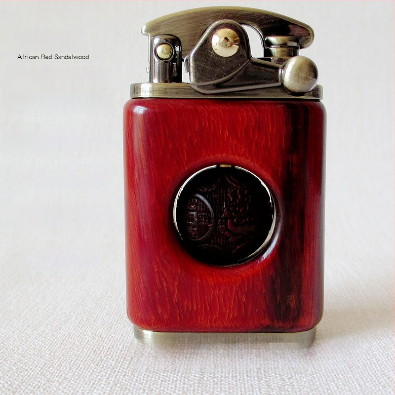 Kerozina aizdedzinātājs ar metāla korpusu un rosewood apdari, vēja izturīgs, logotipa gravēšana, dāvanu kastes iespēja