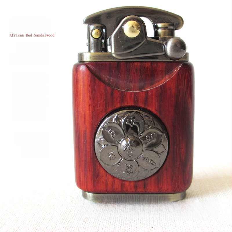 Kerozina aizdedzinātājs ar metāla korpusu un rosewood apdari, vēja izturīgs, logotipa gravēšana, dāvanu kastes iespēja