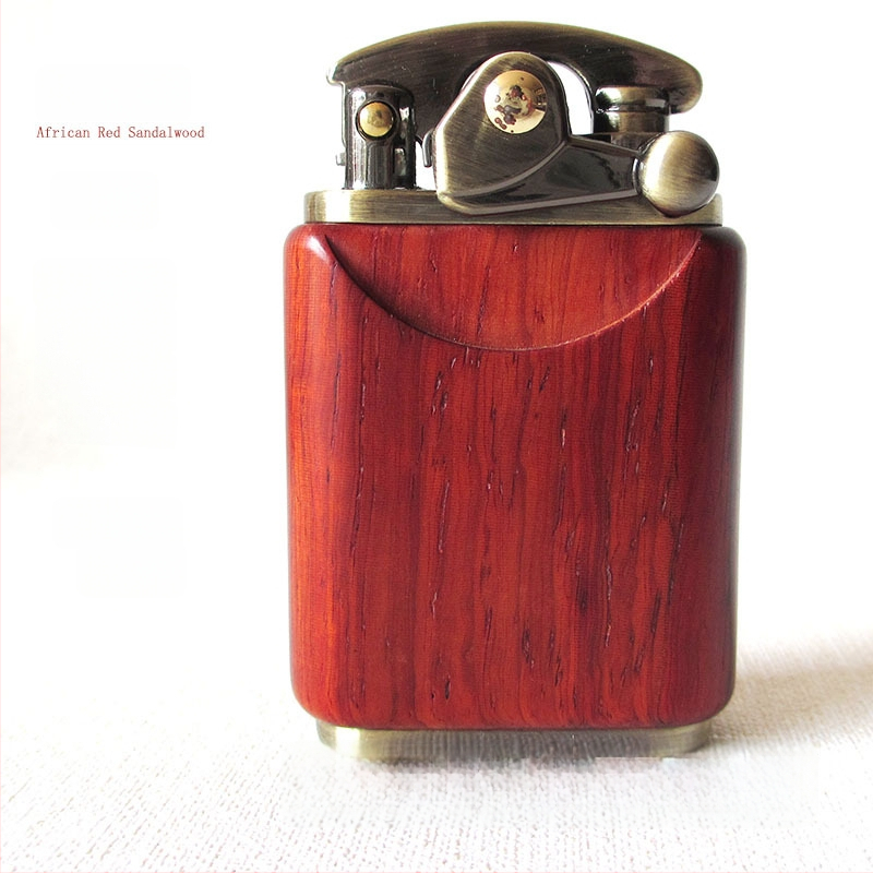 Kerozina aizdedzinātājs ar metāla korpusu un rosewood apdari, vēja izturīgs, logotipa gravēšana, dāvanu kastes iespēja