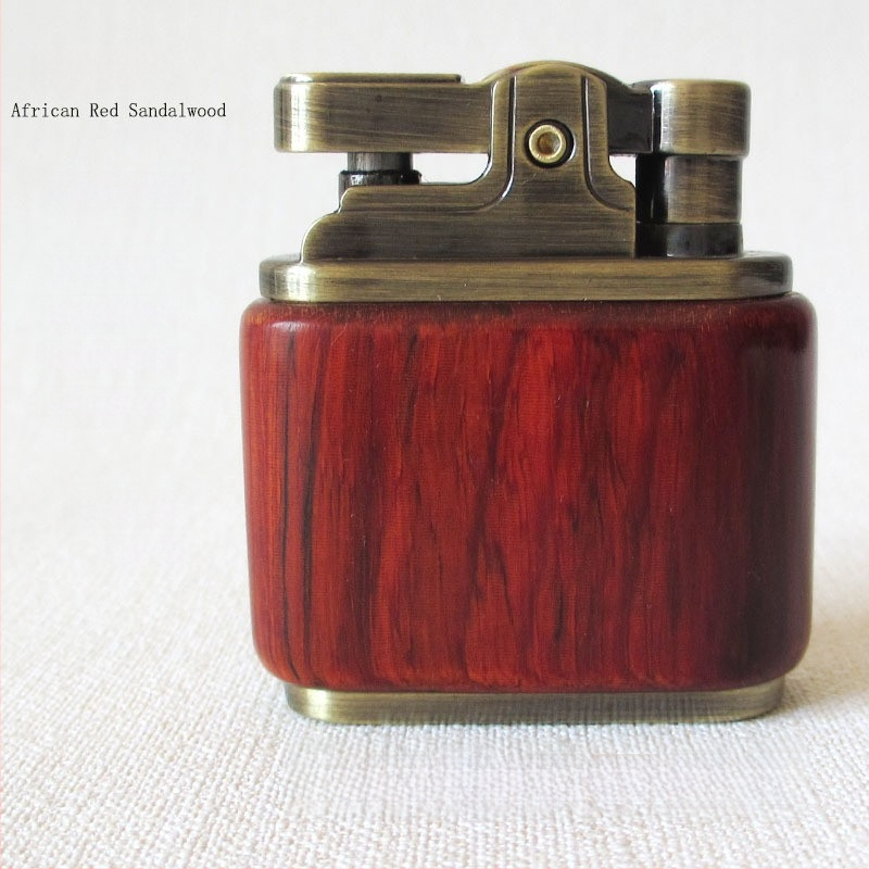 Kerozina aizdedzinātājs ar metāla korpusu un rosewood apdari, vēja izturīgs, logotipa gravēšana, dāvanu kastes iespēja