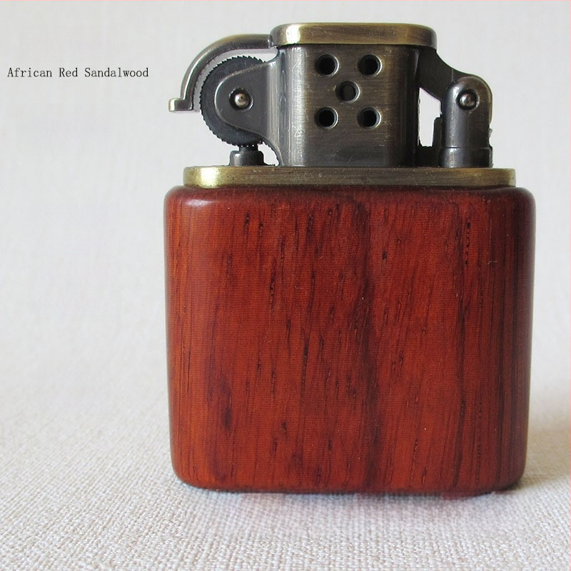 Kerozina aizdedzinātājs ar metāla korpusu un rosewood apdari, vēja izturīgs, logotipa gravēšana, dāvanu kastes iespēja