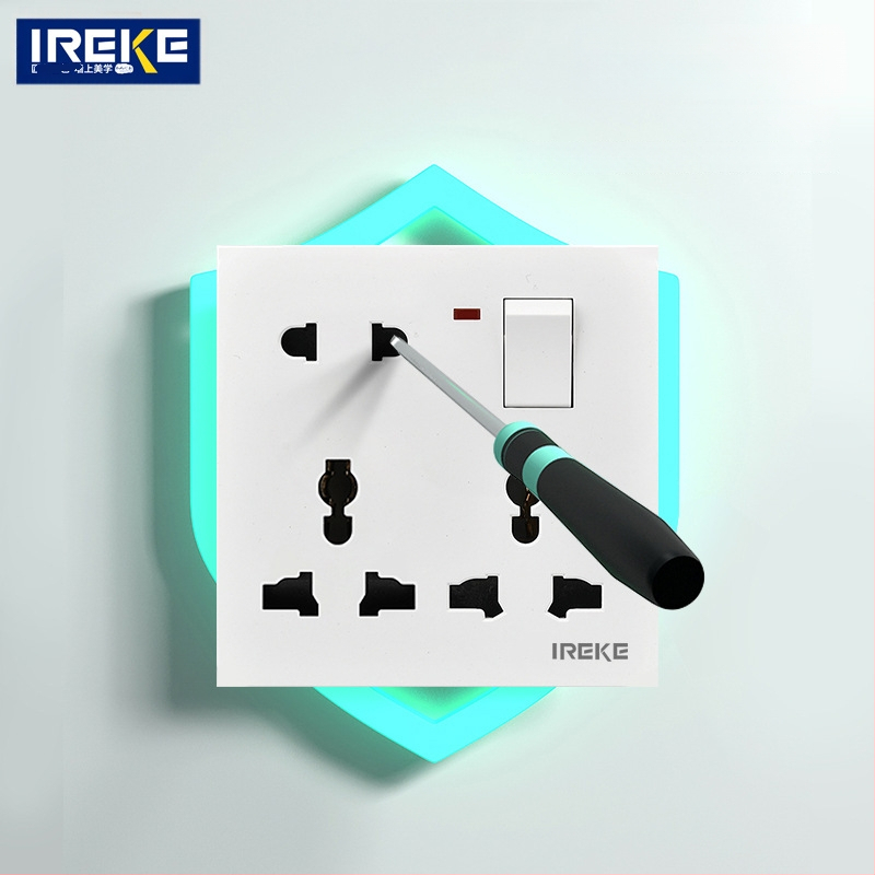 IREKE 86. tipa slēgta sienas universālā kontaktligzda ar slēdzi, astoņas atveres, 13A, AC250V, tin-fosforbronzas kontakti, CE sertificēta