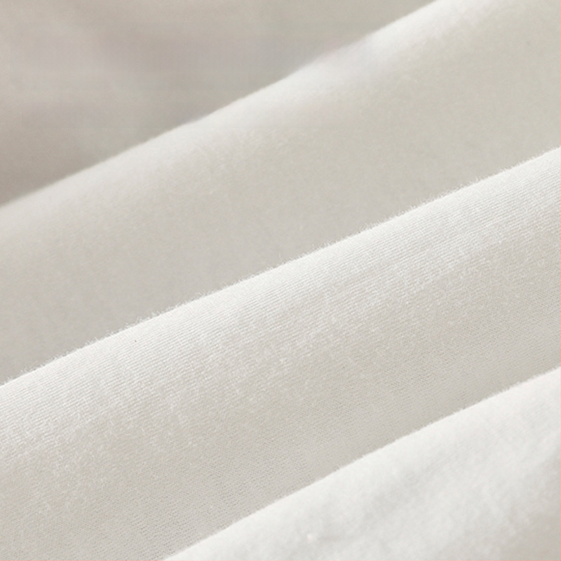 Kūdikių šliaužimo bodis – stora nailoninė išorė, medvilninė įdėklas, ilgos rankovės, diagoninis priekinis užsegimas sagomis, žiemai ir rudeniui, vienos lyties, naujagimiams 0–12 mėnesių