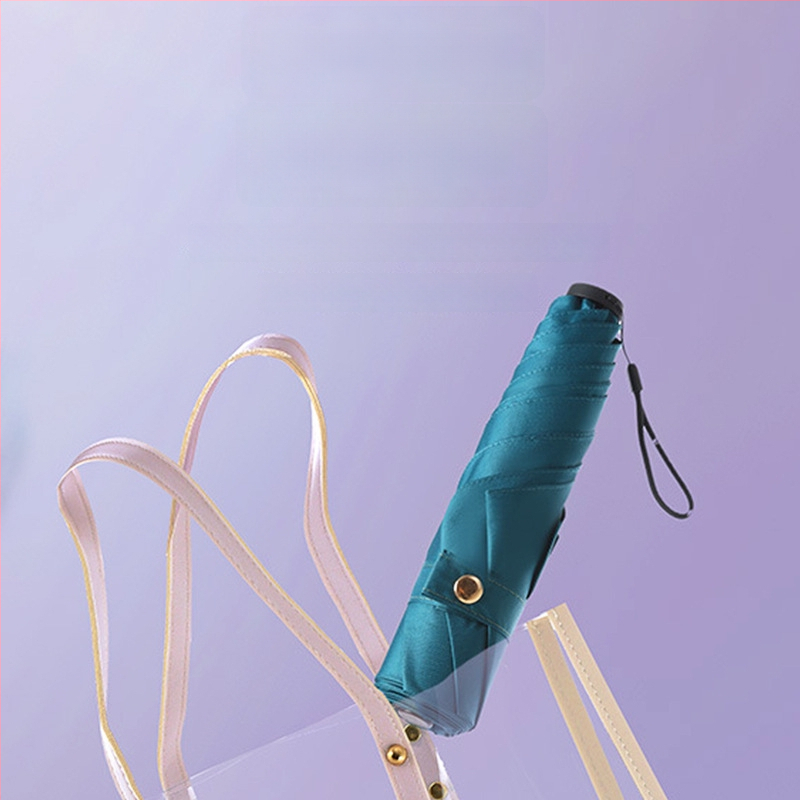 Labai lengvas trijų dalių sulankstomas skėtis su 190T audiniu, 6 pluošto briaunos, aliumininis stulpas, plastikinė rankena, rankinis atidarymas uždarymas, logotipo pritaikymas