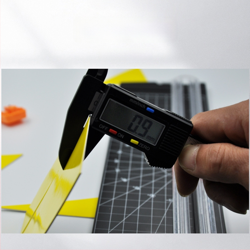 Tăietor de hârtie A4, manual, corp din plastic, model 810 bidirecțional