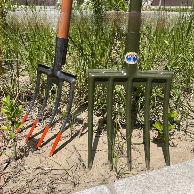 Plieninė dvigalė šakutė gilų dirvos purtymui, rankinis valdymas, mangano plienas, žemės ūkis