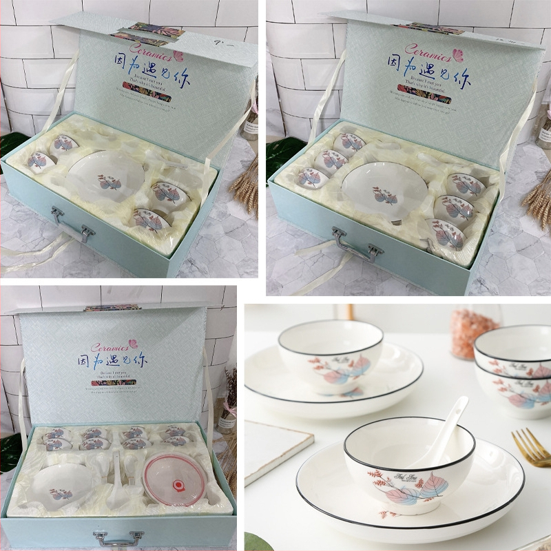 Sada riadu: misky a taniere, porcelán, podglazúrna plocha, prúžkovaný vzor, potlač loga