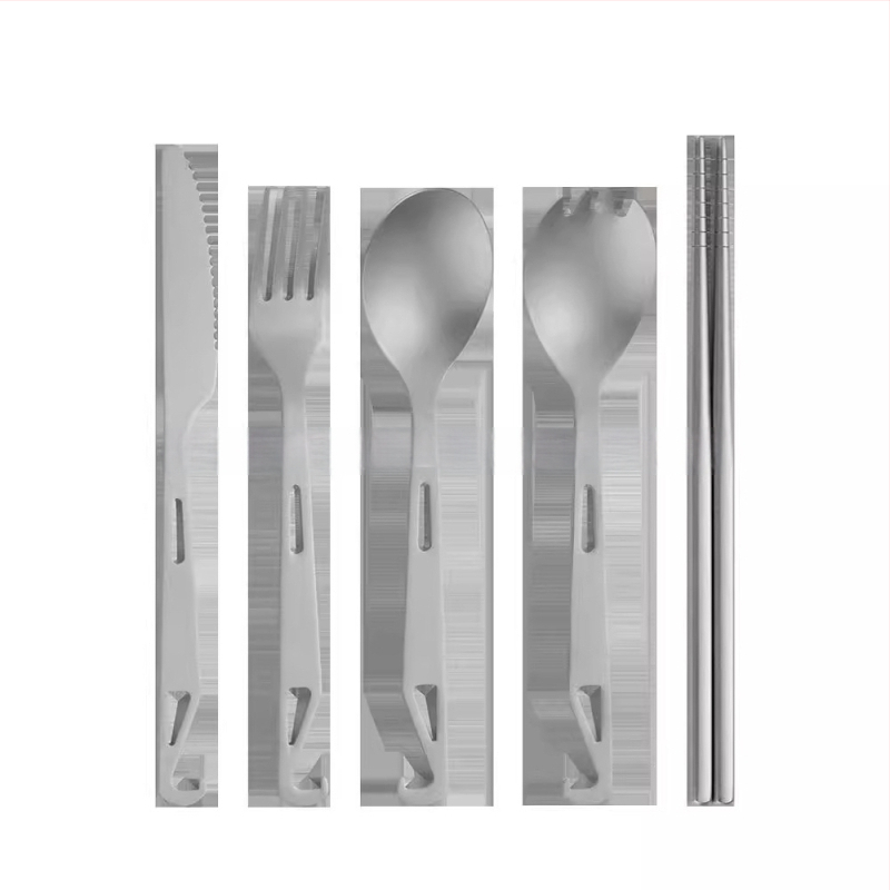 Kempingo įrankiai: 4-in-1 šaukštas sriubai, salotoms, pyragui ir vaisiams su butelių atidarytuvu; grynas titanas, šiuolaikiškas minimalistinis stilius, nešiojamas