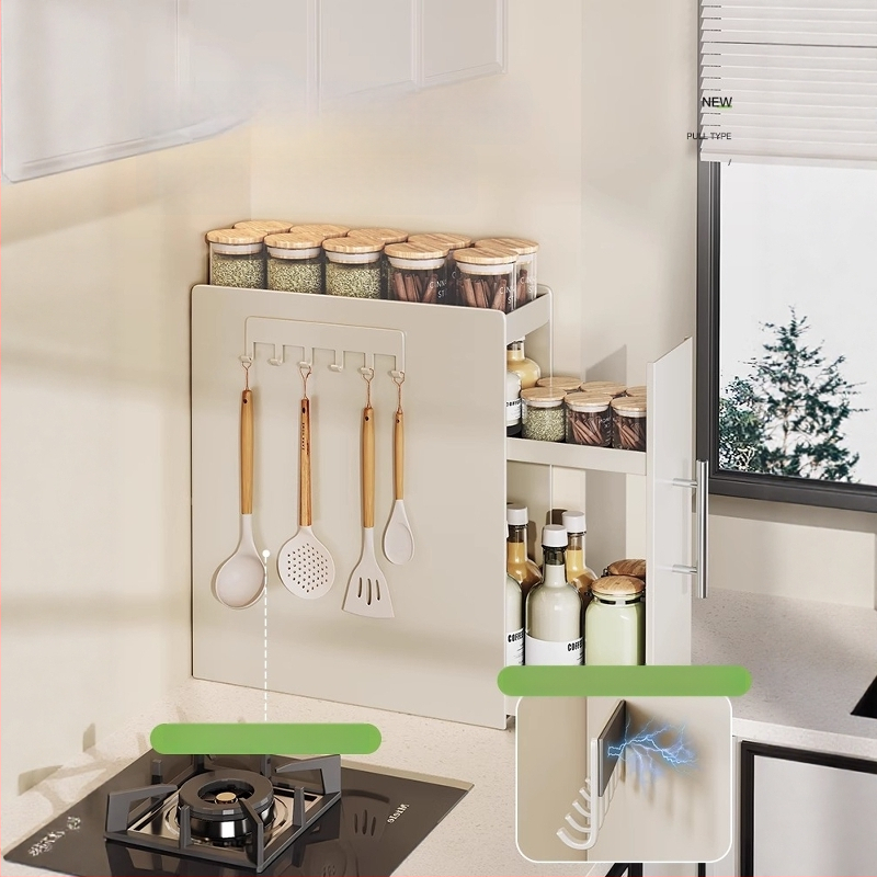 Traukiama prieskonių lentyna virtuvėje, siaura kraštinė, anglies plienas, prieskonių butelių organizatorius, ant stalviršio, minimalistinis stilius