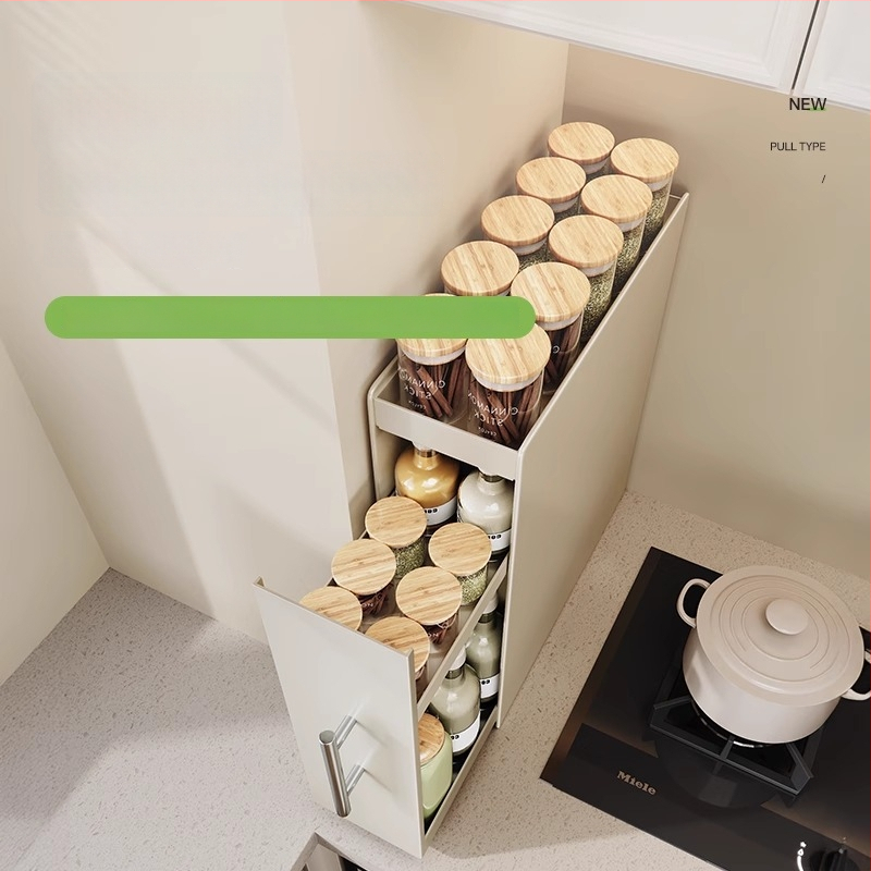 Traukiama prieskonių lentyna virtuvėje, siaura kraštinė, anglies plienas, prieskonių butelių organizatorius, ant stalviršio, minimalistinis stilius