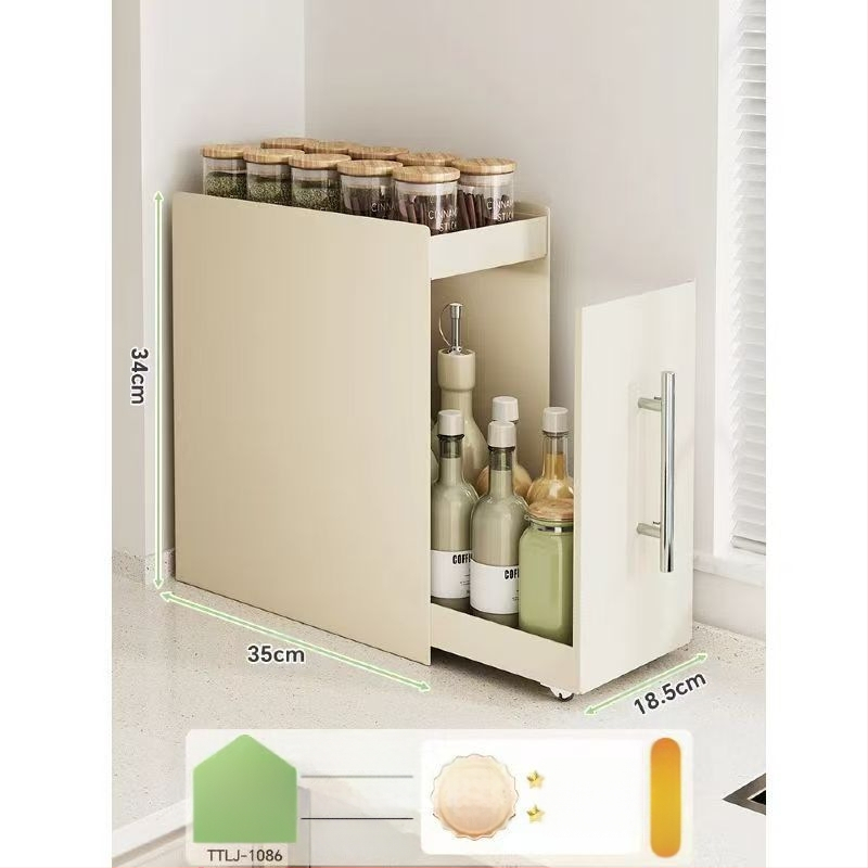 Traukiama prieskonių lentyna virtuvėje, siaura kraštinė, anglies plienas, prieskonių butelių organizatorius, ant stalviršio, minimalistinis stilius