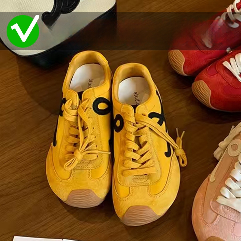 Női edzőcipő – balett-stílusú retro, színblokkal ellátott dizájn, magasságot növelő, bőr felsőrés, fűzős zárás, alacsony topp