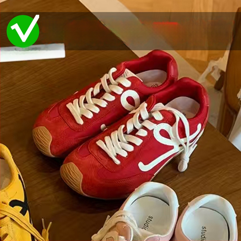 Női edzőcipő – balett-stílusú retro, színblokkal ellátott dizájn, magasságot növelő, bőr felsőrés, fűzős zárás, alacsony topp