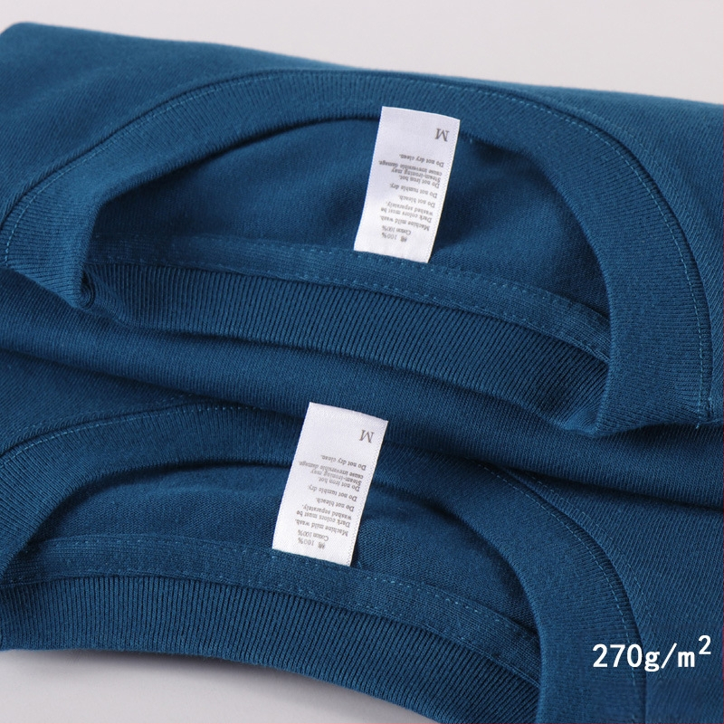 100% pamutból készült póló, kereknyakú, rövid ujjú, laza szabás, nehéz anyag