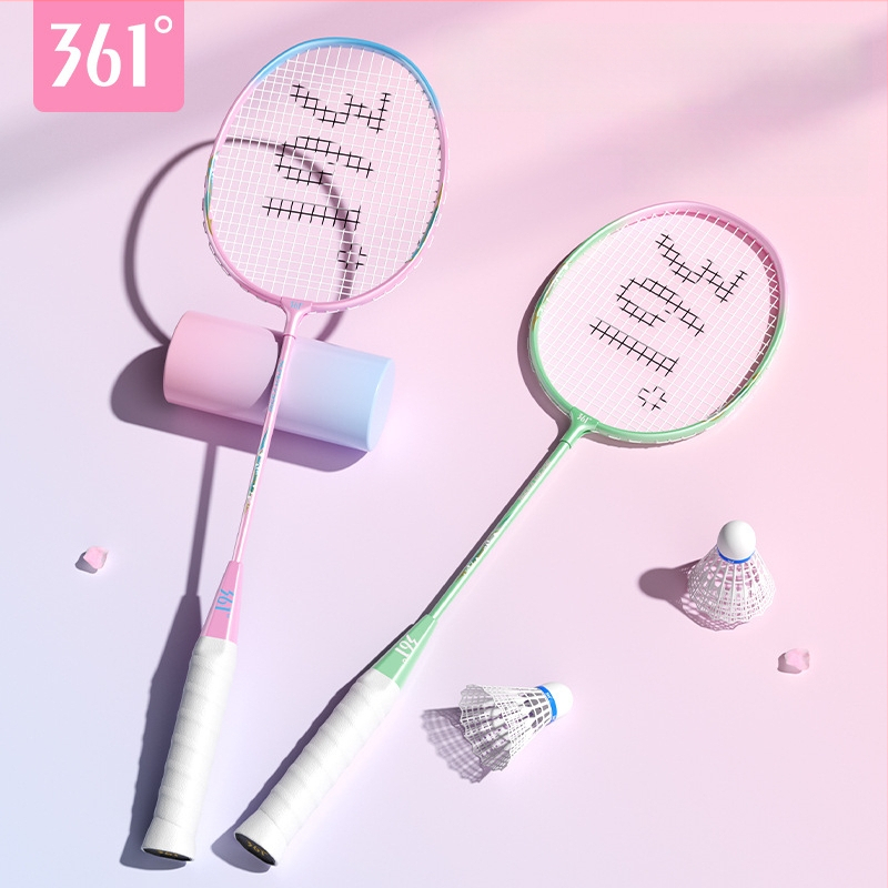 Badmintono raketė 361°, korpusas iš geležies lydinio, svoris 95–100 g, rankenos storis G2, tiesus velenas