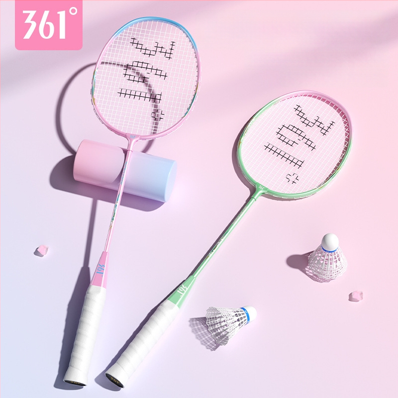 Badmintono raketė 361°, korpusas iš geležies lydinio, svoris 95–100 g, rankenos storis G2, tiesus velenas