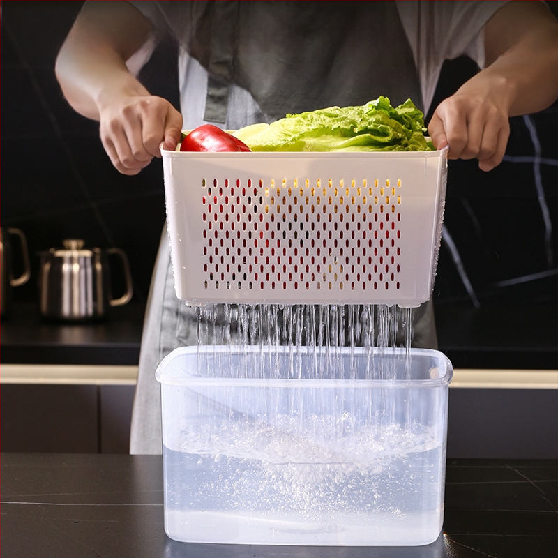 Nešiojama stačiakampio formos plastikinė maisto laikymo dėžutė su dangteliu, tinkama naudoti mikrobangų krosnelėje, talpa 0,3–5 L