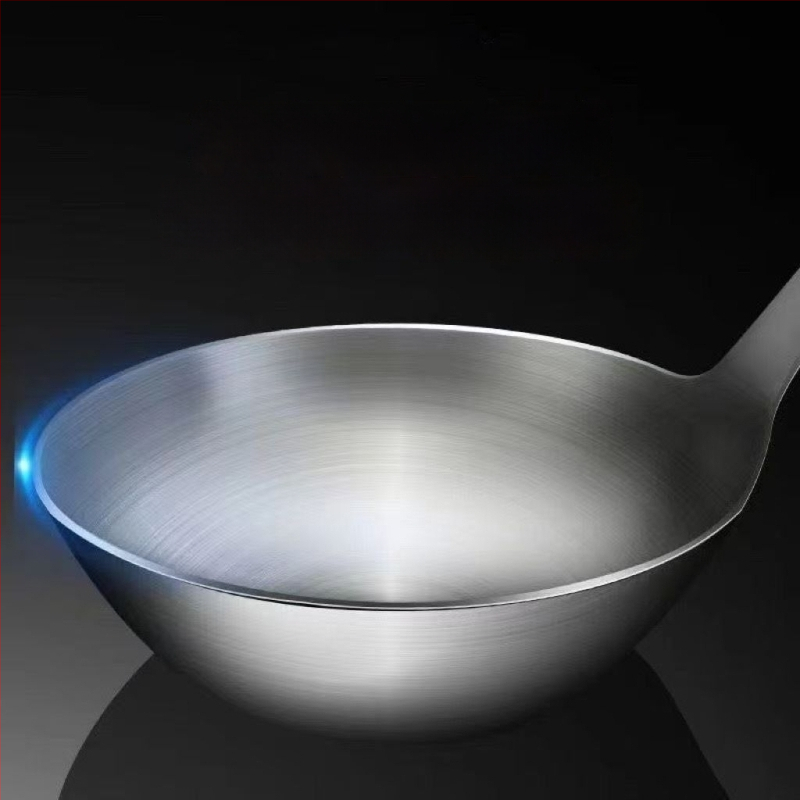 Nerūdijančio plieno virtuvės įrankių rinkinys su medine rankena: sriubos šaukštas, perforuotas šaukštas, kepimo mentele; aukštos temperatūros atsparumas; apsauga nuo nudegimų