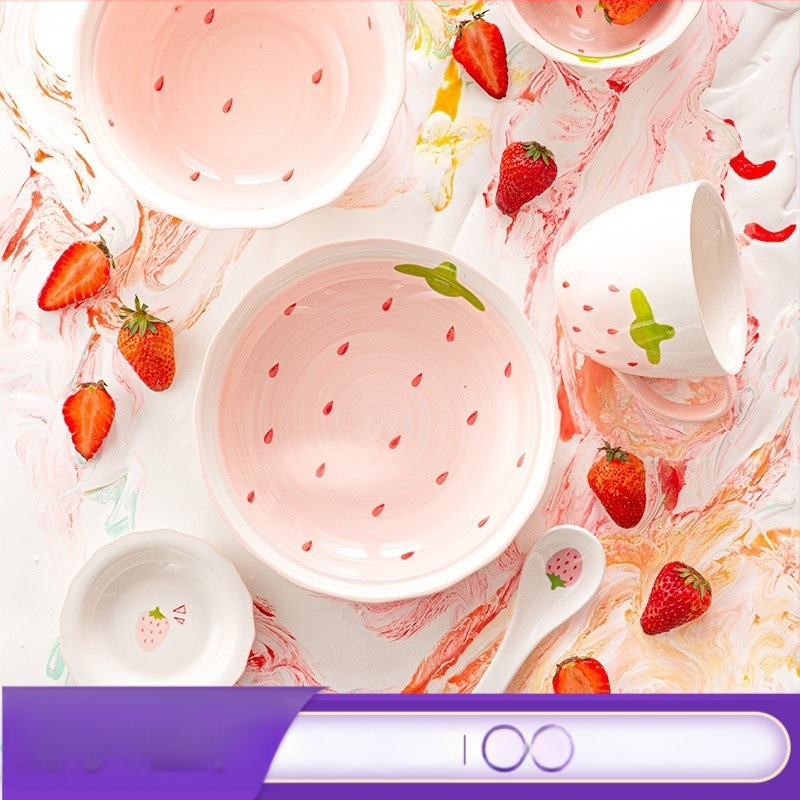 Sada porcelánových misiek a tanierov s jahodovým vzorom, kruhový tvar, vhodné do mikrovlnnej rúry, pod glazúrou