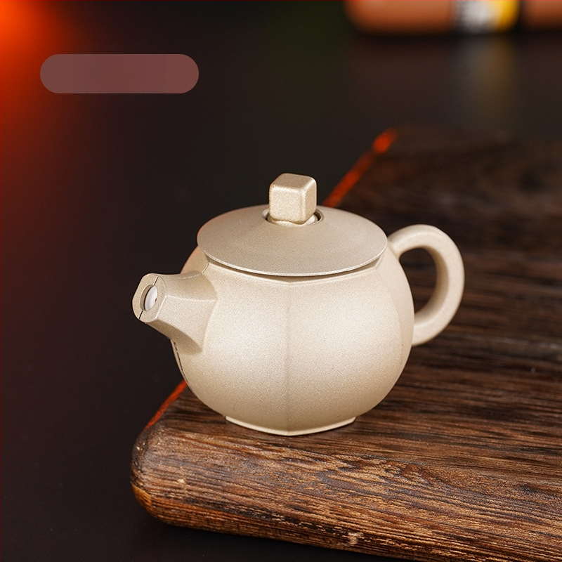 Metāla aizdedzinātājs ar rotējošu mehānismu, butāna degviela, vēju izturīgs, dekoratīvs un kolekcionējams, drukāts logotips