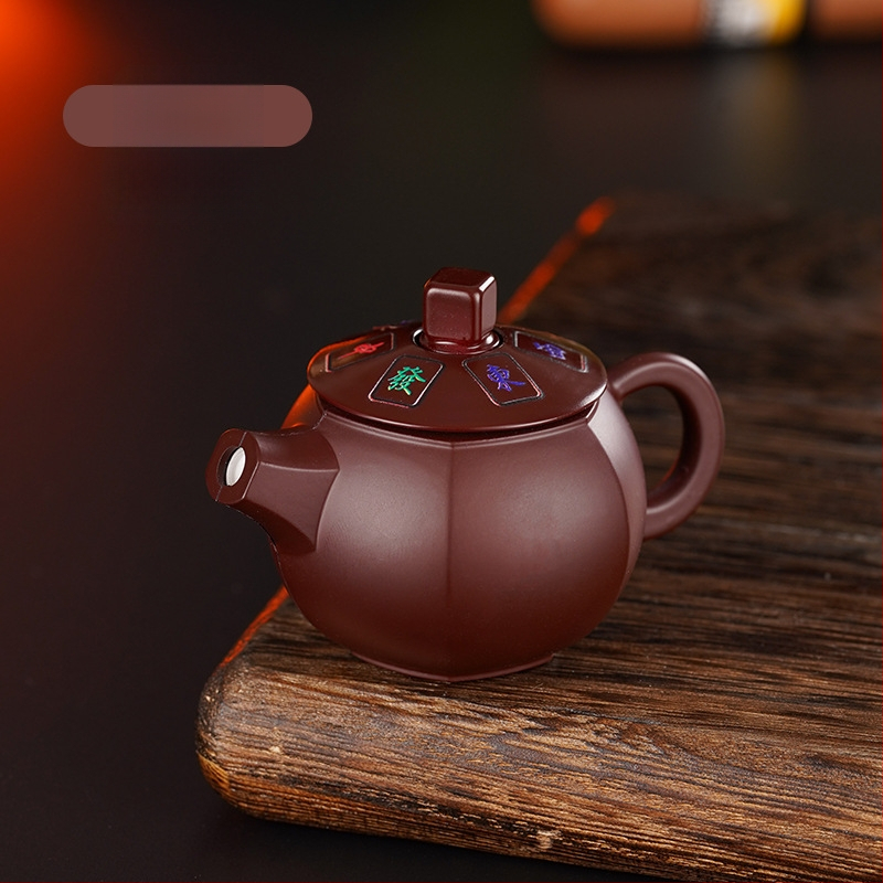 Metāla aizdedzinātājs ar rotējošu mehānismu, butāna degviela, vēju izturīgs, dekoratīvs un kolekcionējams, drukāts logotips