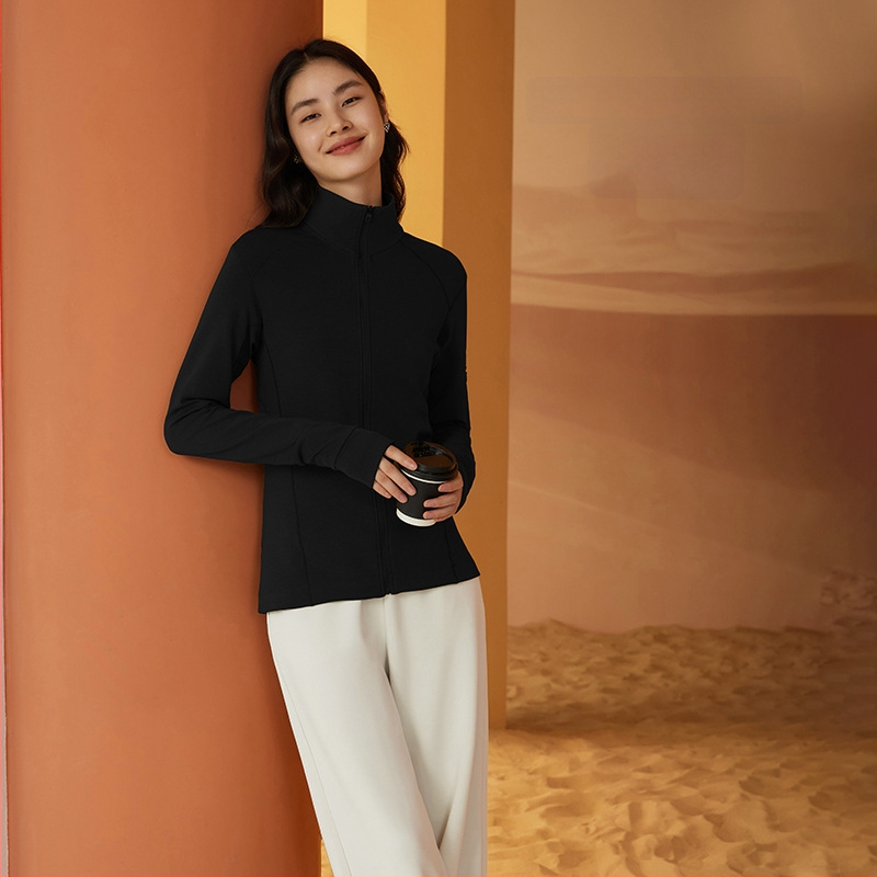 Naiste termo sportlik jakk — kits lõige, poolkõrge kaelus, lukk, paks soojus, regenereeritud tselluloosi kiud