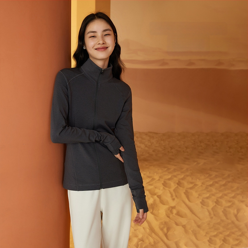 Naiste termo sportlik jakk — kits lõige, poolkõrge kaelus, lukk, paks soojus, regenereeritud tselluloosi kiud