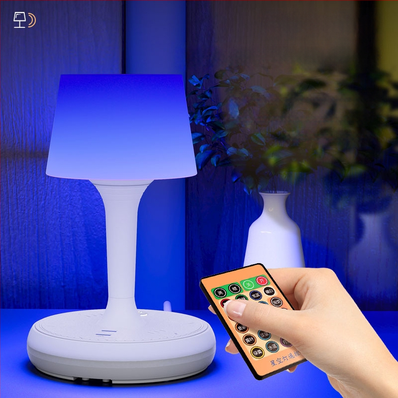 Balso valdymo išmanioji LED stalinė lempa su kištuku ir USB įkrovimu, 10A/250V, CCC sertifikatas, namų/bendrabučio/komercinei naudojimui