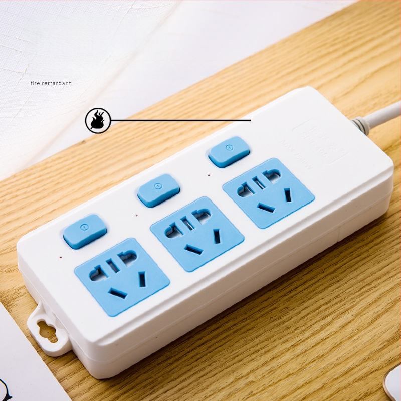 Maitinimo juostelė su nepriklausomu jungikliu, 3 kištukai, 10A, 100–250V, 2500W