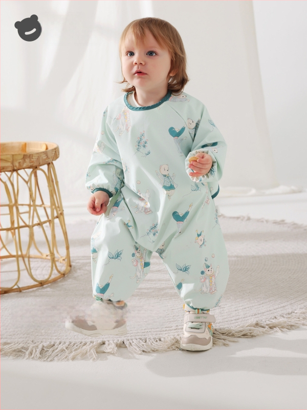 Belleptide Vaiko vandeniui atspari valgymo bavetė su kišene — Karikatūrinis raštas, 100% poliesteris