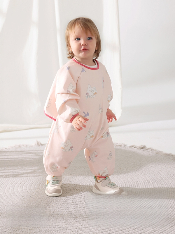 Belleptide Vaiko vandeniui atspari valgymo bavetė su kišene — Karikatūrinis raštas, 100% poliesteris