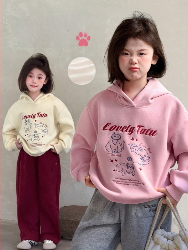 Mergaitėms be gobtuvo megztinis žiemai ir rudeniui (medvilnė 60,7%; animaciniai paveikslėliai ir raidės; amžius 3-8 metai)