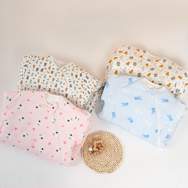 Kūdikių miego maišelis, kokono stiliaus, piešinys – karikatūra, 95% medvilnės audinys ir pamušalas, nuimami rankogaliai, metalinis užtrauktukas