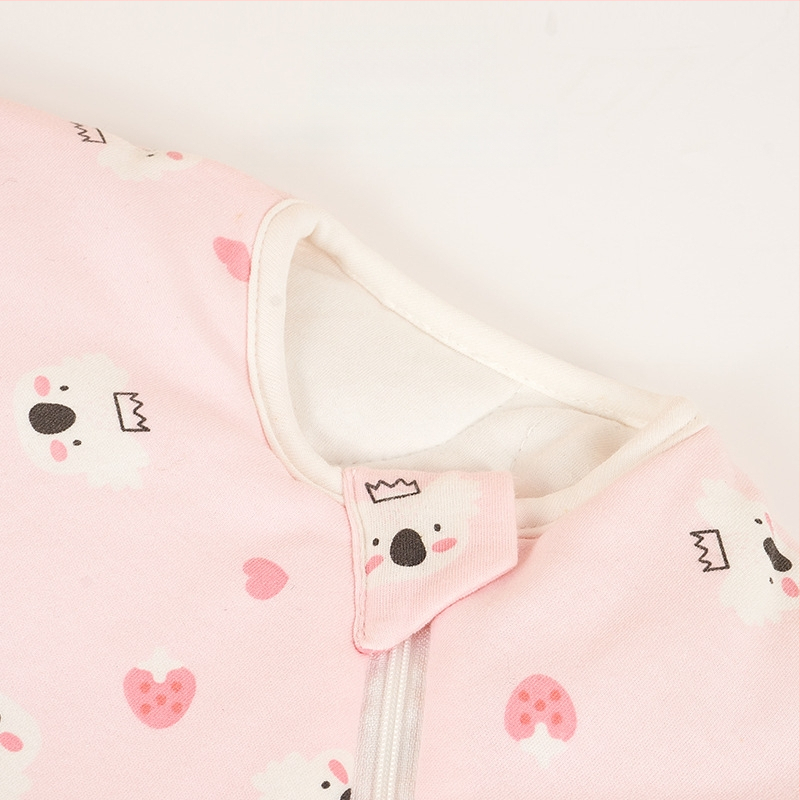 Kūdikių miego maišelis, kokono stiliaus, piešinys – karikatūra, 95% medvilnės audinys ir pamušalas, nuimami rankogaliai, metalinis užtrauktukas