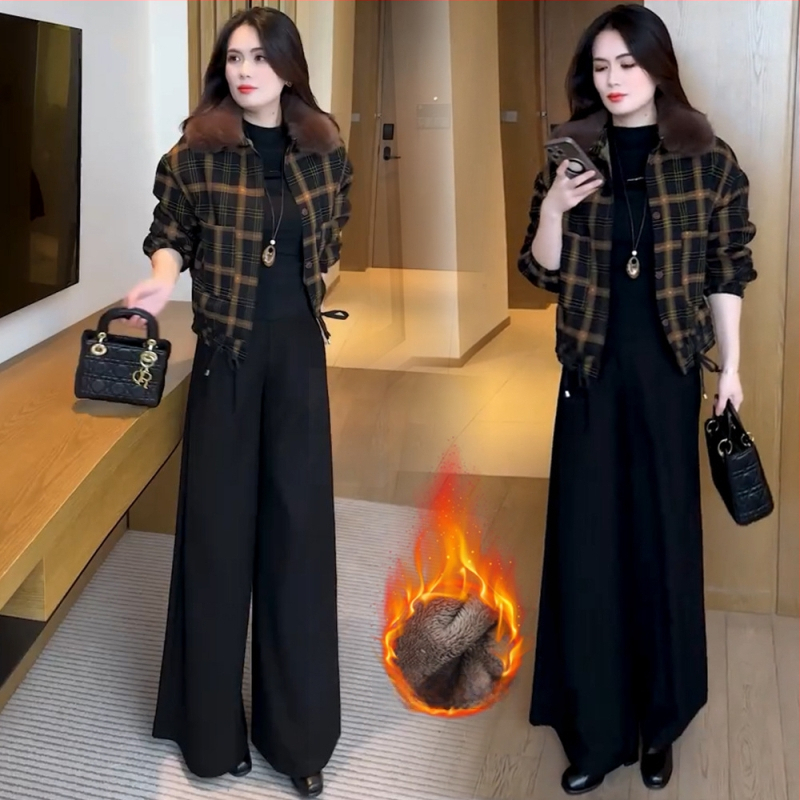 Női dzseki vastag fleece béléssel, kockás mintázat, poliészter anyag, szőrme gallér, hosszú ujjú