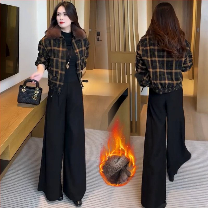 Női dzseki vastag fleece béléssel, kockás mintázat, poliészter anyag, szőrme gallér, hosszú ujjú